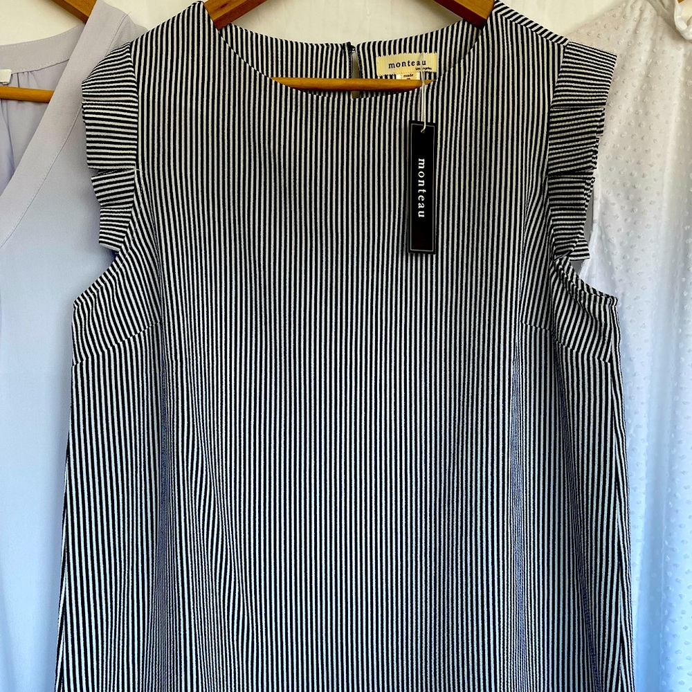 XL Sleeveless Blue and White Striped Top